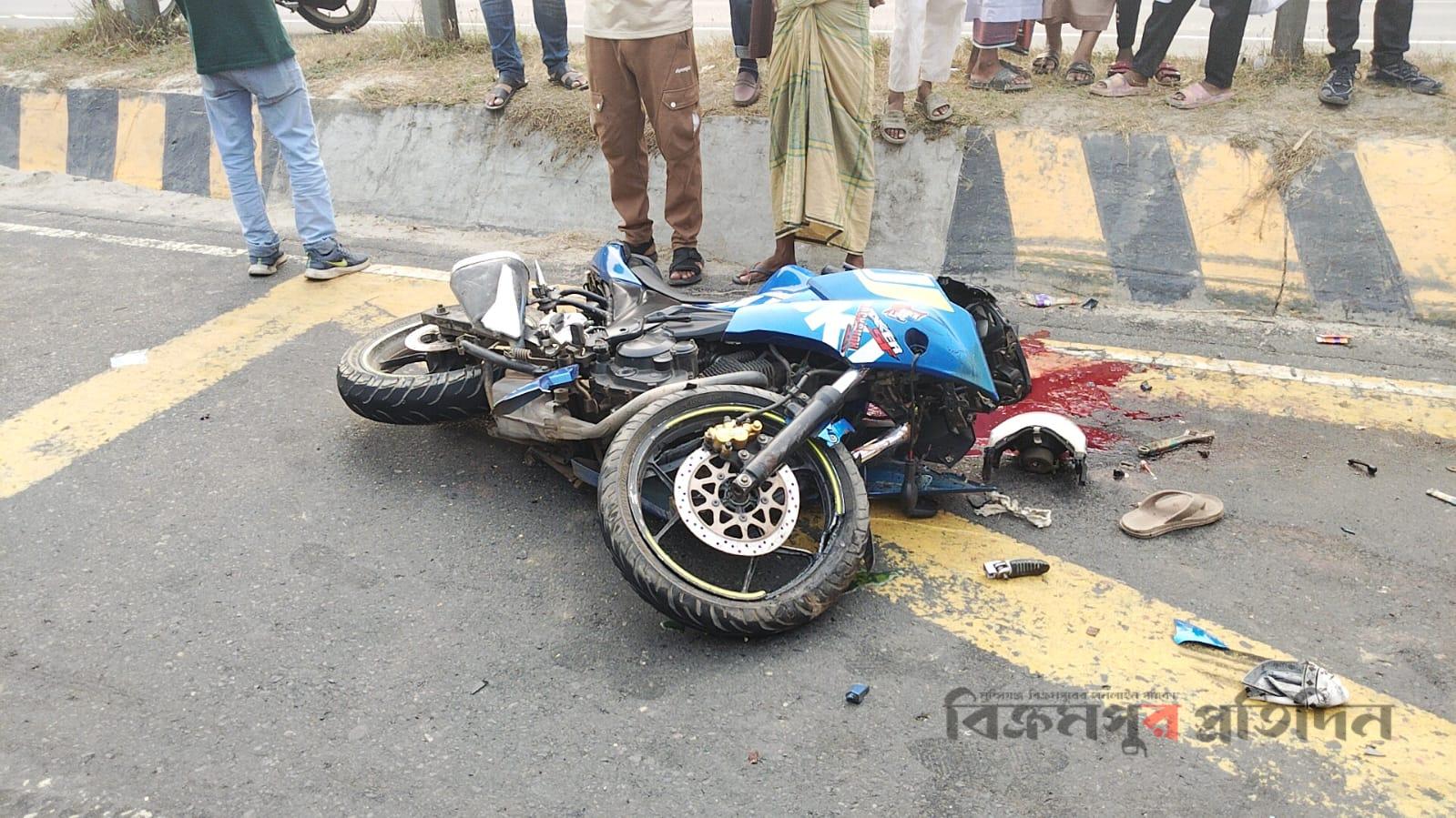 শ্রীনগরে উচ্চ গতির মোটরসাইকেল দুর্ঘটনায় প্রাণ গেল কিশোরের
