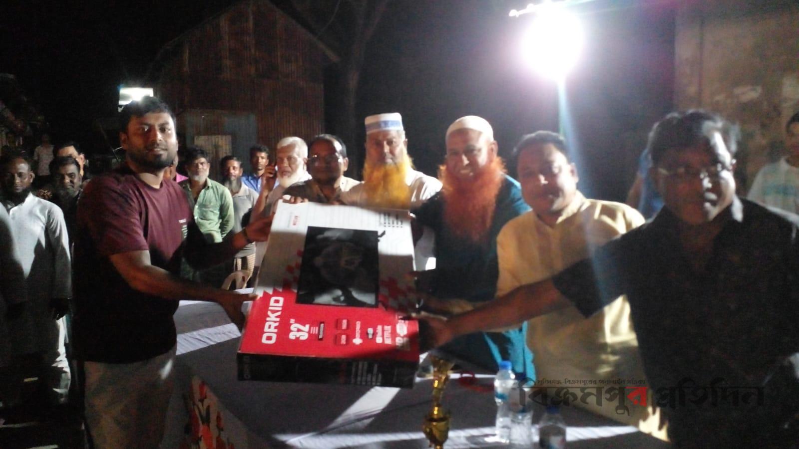 শ্রীনগরে ব্যাডমিন্টন টুর্নামেন্টের ফাইনালে সুমন টিম চ্যাম্পিয়ন