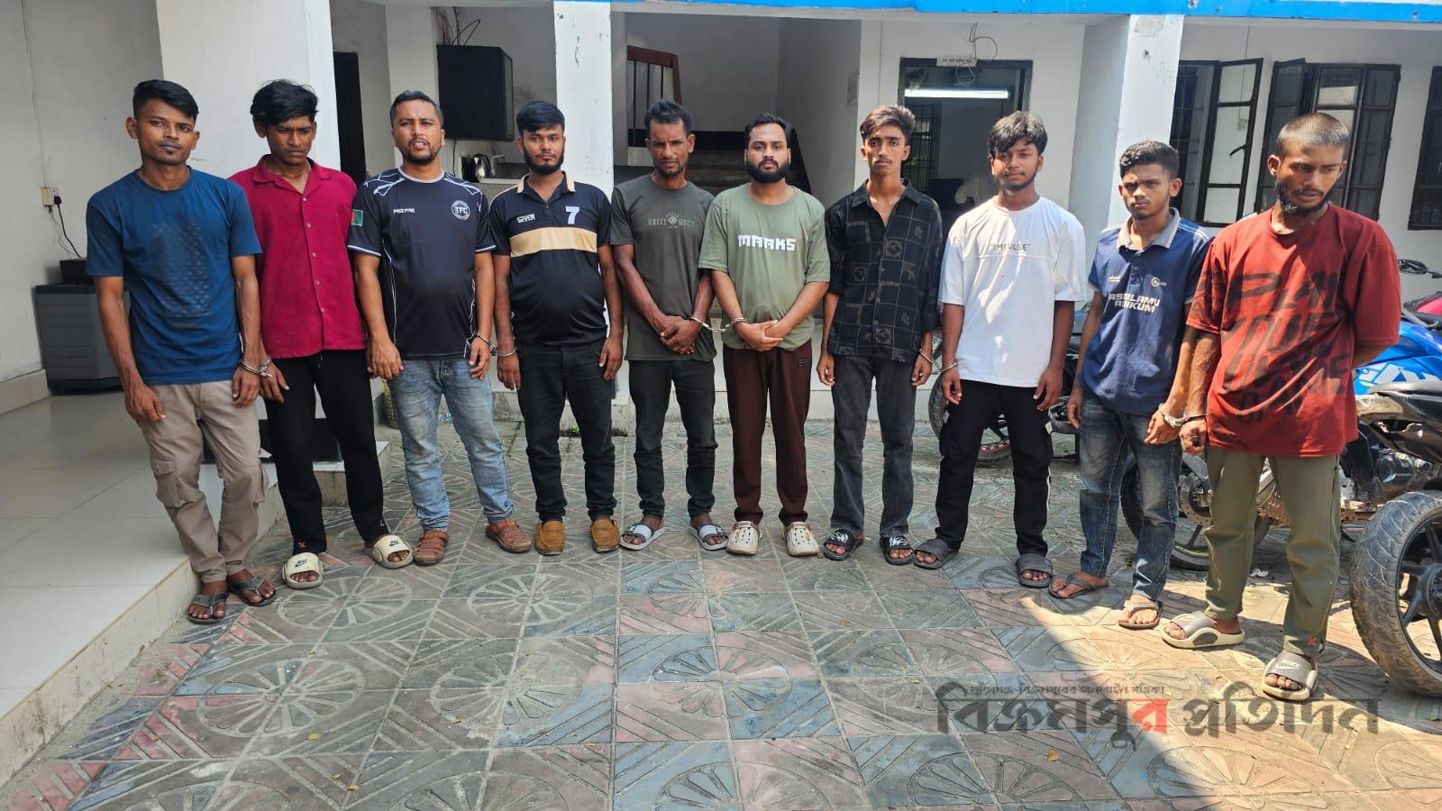 মিছিল শেষে ফেরার পথে শ্রীনগরে নিষিদ্ধ ঘোষিত আওয়ামী লীগের ১০ নেতা-কর্মী আটক